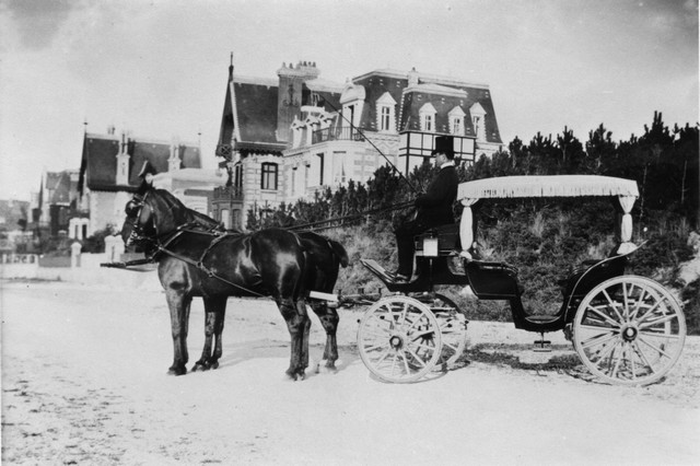 Calche au bord de mer  Trouville